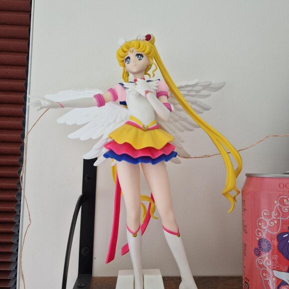 Sailor Moon figure in excellent condition, comes with box #SailorMoon - Picture 2 of 2
